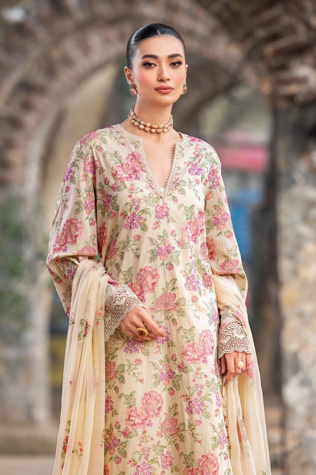 Bareeze 3PC Embroidered Lawn Suit with Embroidered chiffon Dupatta -BS2257